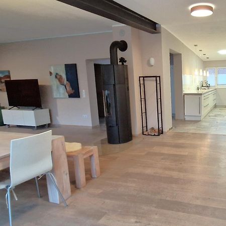 Wohnung Mit Sauna, Garten & Schwimmteich บีทิกไฮม์-บิสซิงเงน ภายนอก รูปภาพ