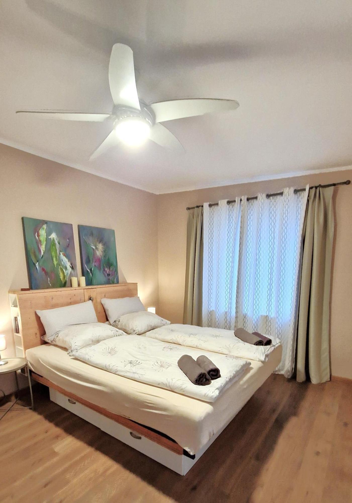 Wohnung Mit Sauna, Garten & Schwimmteich บีทิกไฮม์-บิสซิงเงน ภายนอก รูปภาพ