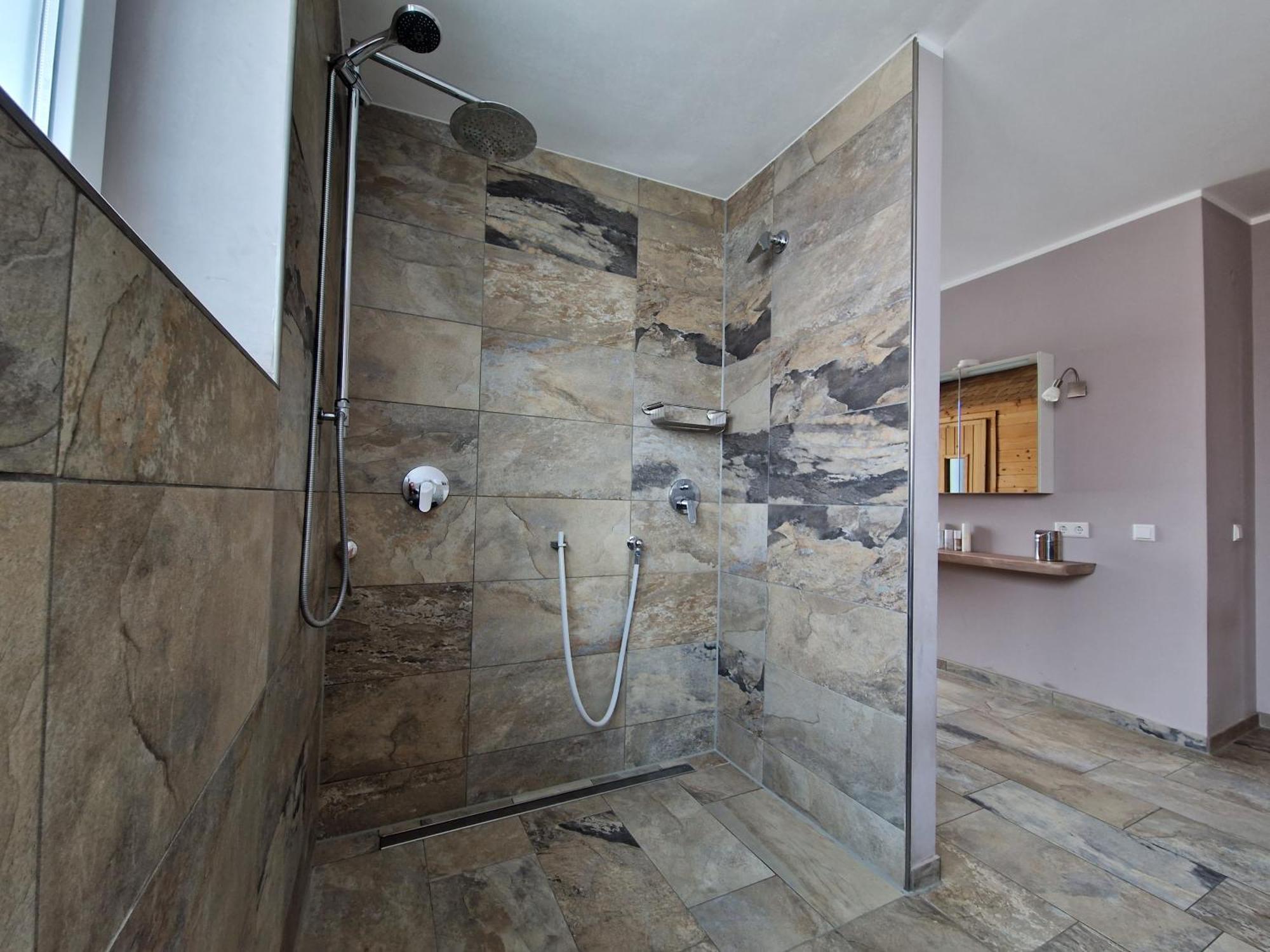 Wohnung Mit Sauna, Garten & Schwimmteich บีทิกไฮม์-บิสซิงเงน ภายนอก รูปภาพ